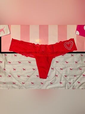 VS PINK VINTAGE Y2K EXTRA LOW RISE THONG PANTY LACE TRIM RED HEART FLORAL BLING